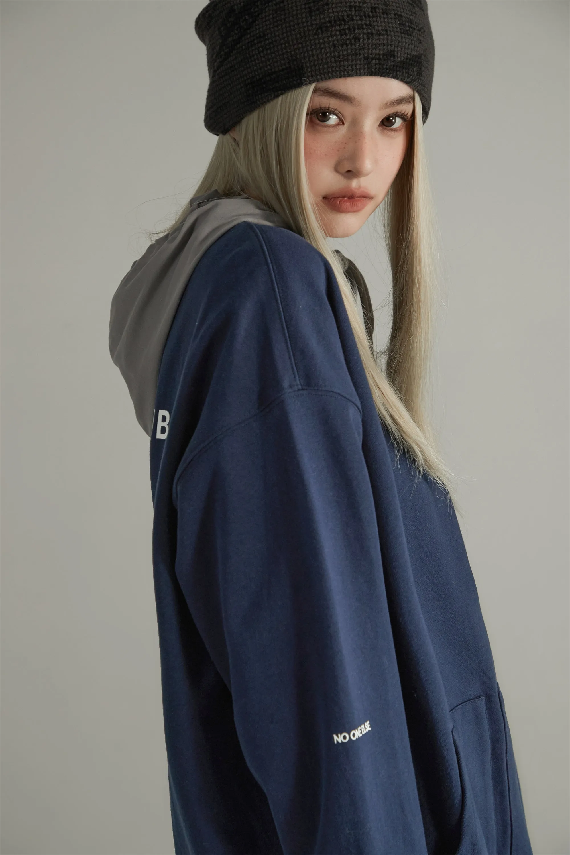 Athletic Club Sweatshirt mit lockerer Passform und Tasche