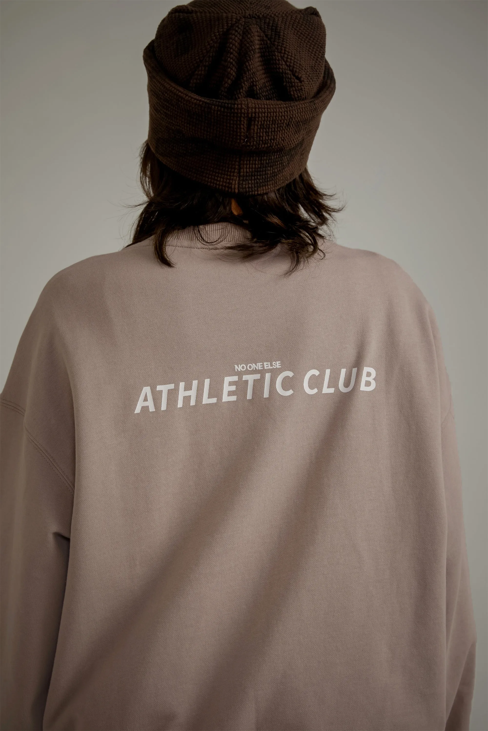Athletic Club Sweatshirt mit lockerer Passform und Tasche