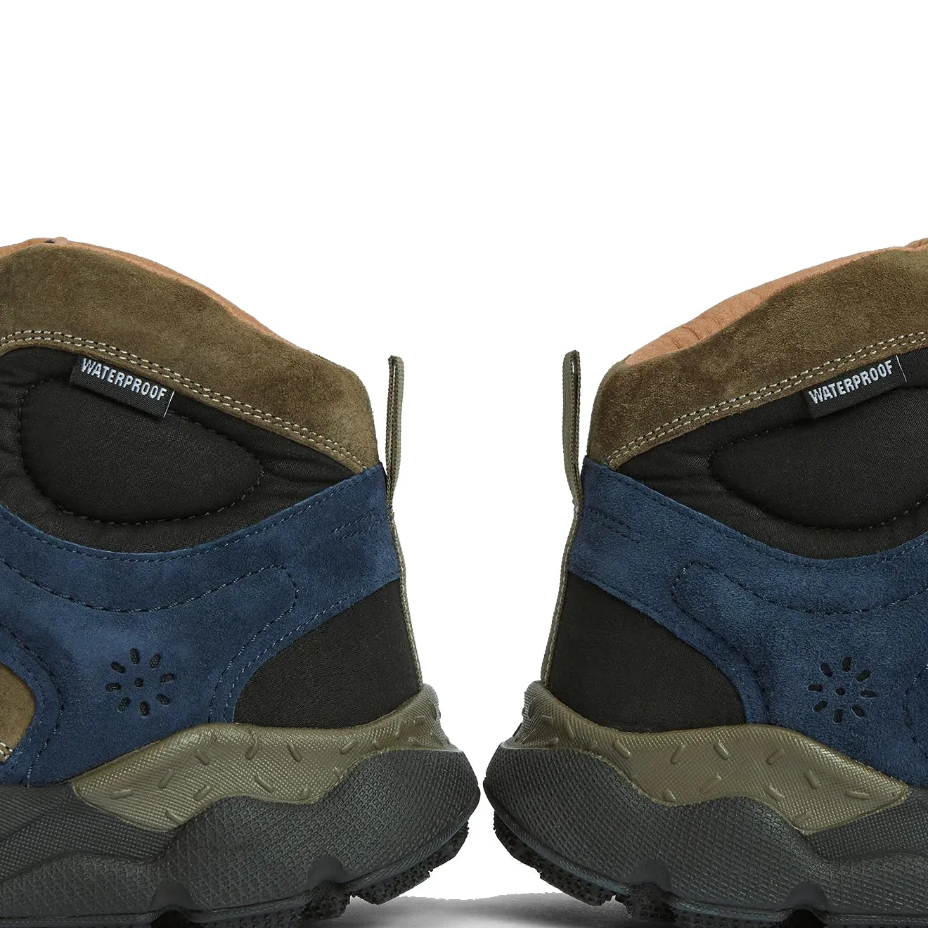 Barbour x Flower Mountain Mountain Back Country Trainer Mittelblau / Olive