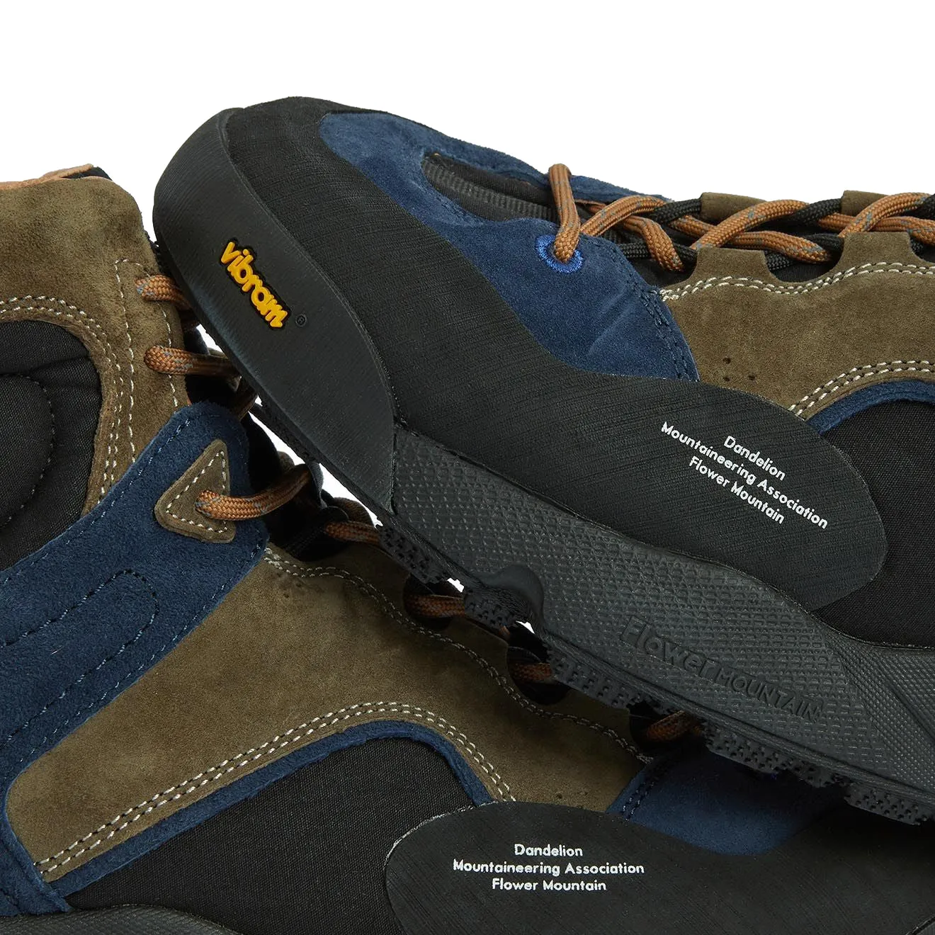 Barbour x Flower Mountain Mountain Back Country Trainer Mittelblau / Olive