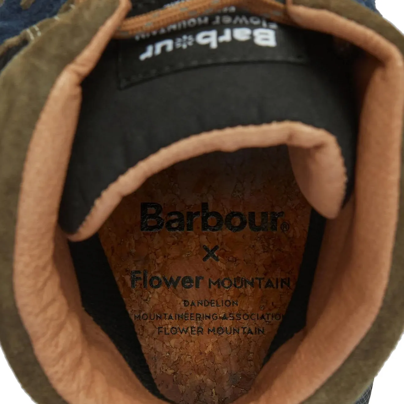 Barbour x Flower Mountain Mountain Back Country Trainer Mittelblau / Olive