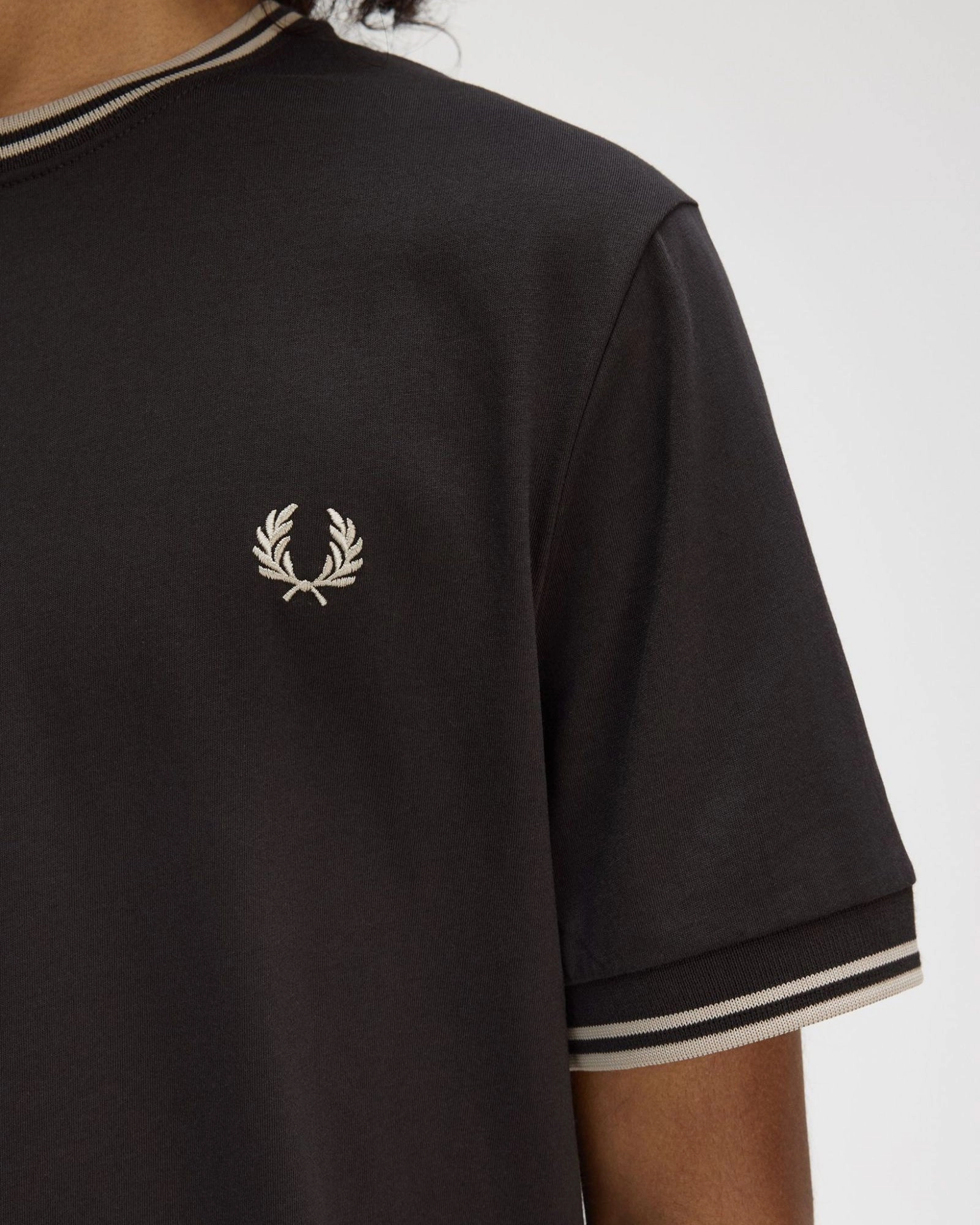 Fred Perry Twin Tipped T Shirt - Anchor Grey / Oatmeal