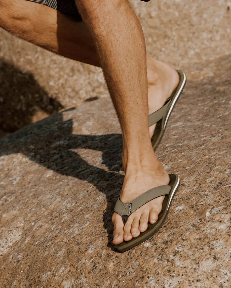 Tarlan Mens Flip Flops in Olive