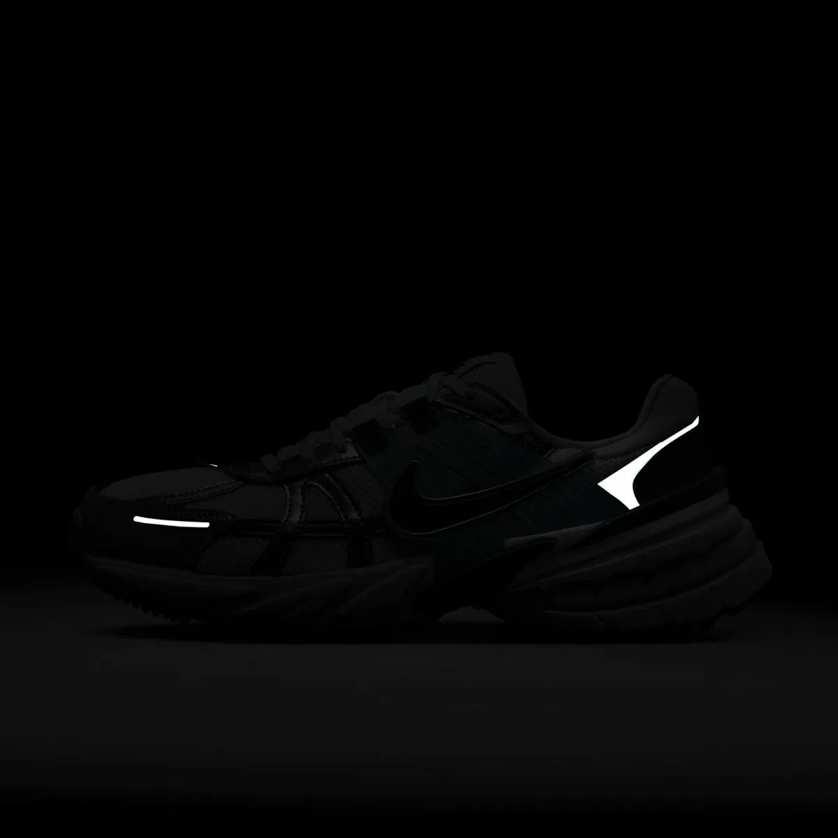 Wmns V2K RUN 'Summit White Dark Obsidian'
