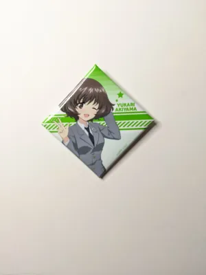 Yukari Akiyama Girls und Panzer Quadratisches Dosenabzeichen